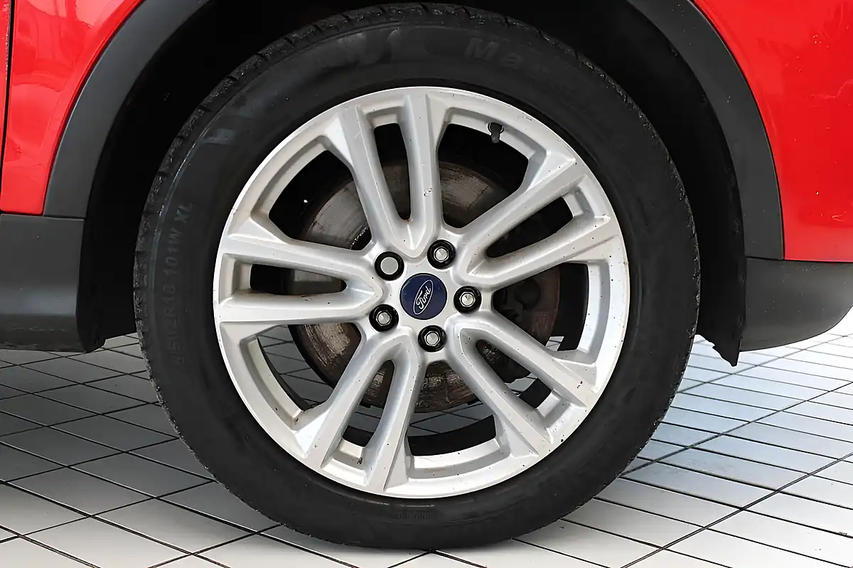 Used 2016 Ford Kuga Titanium X Red - Interior and Exterior details 8