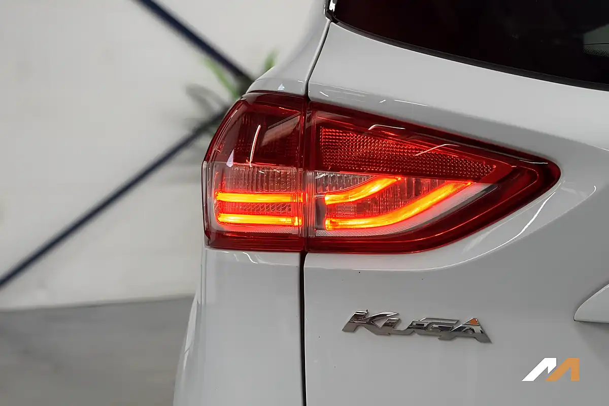 Used 2016 Ford Kuga Titanium X White - Interior and Exterior details 12
