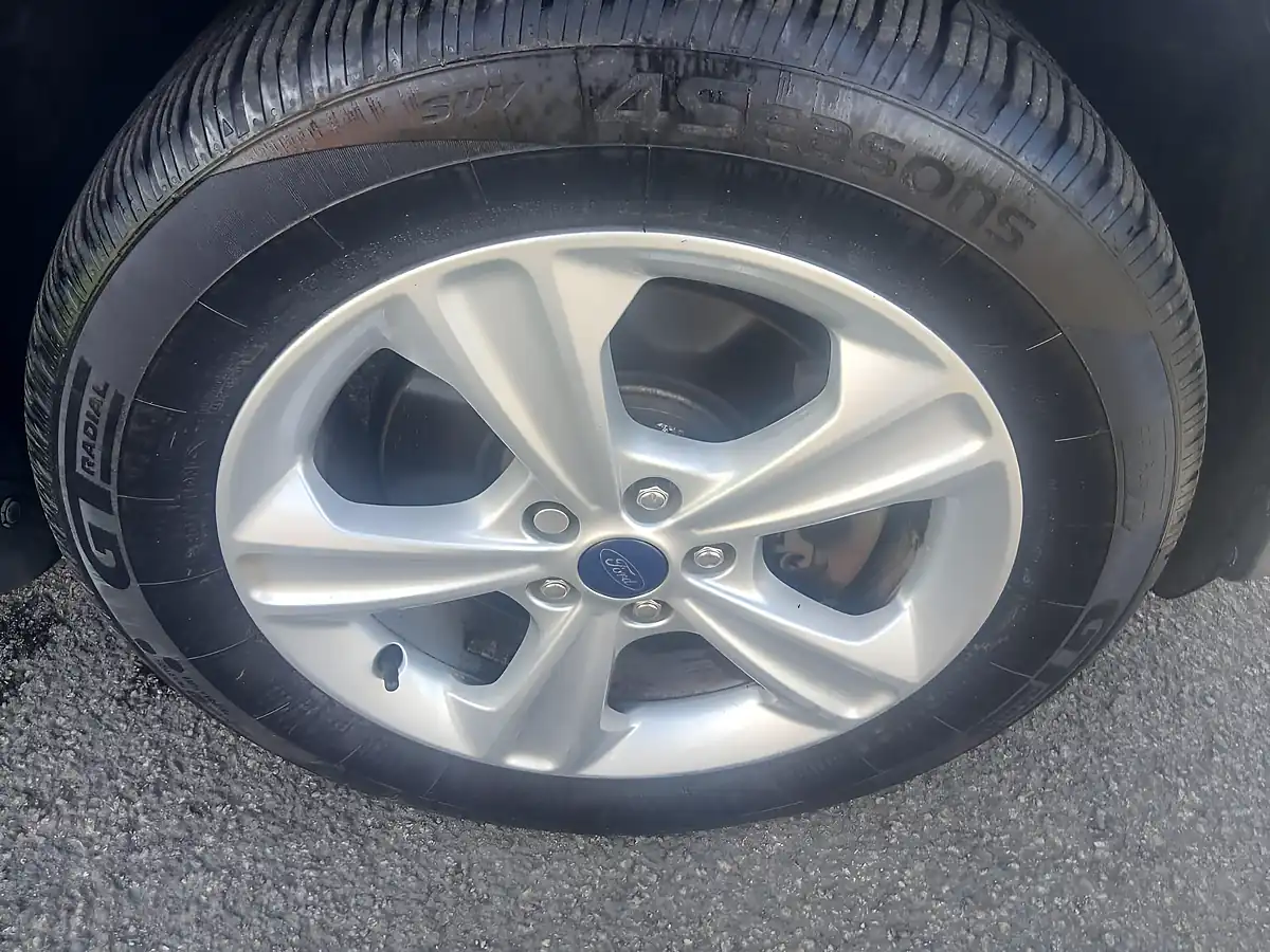Used 2016 Ford Kuga Zetec Blue - Interior and Exterior details 15