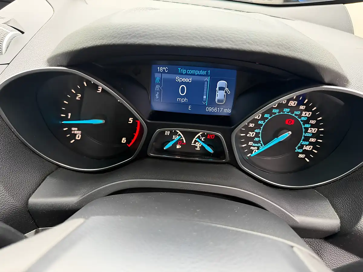 Used 2016 Ford Kuga Zetec Blue - Interior and Exterior details 10