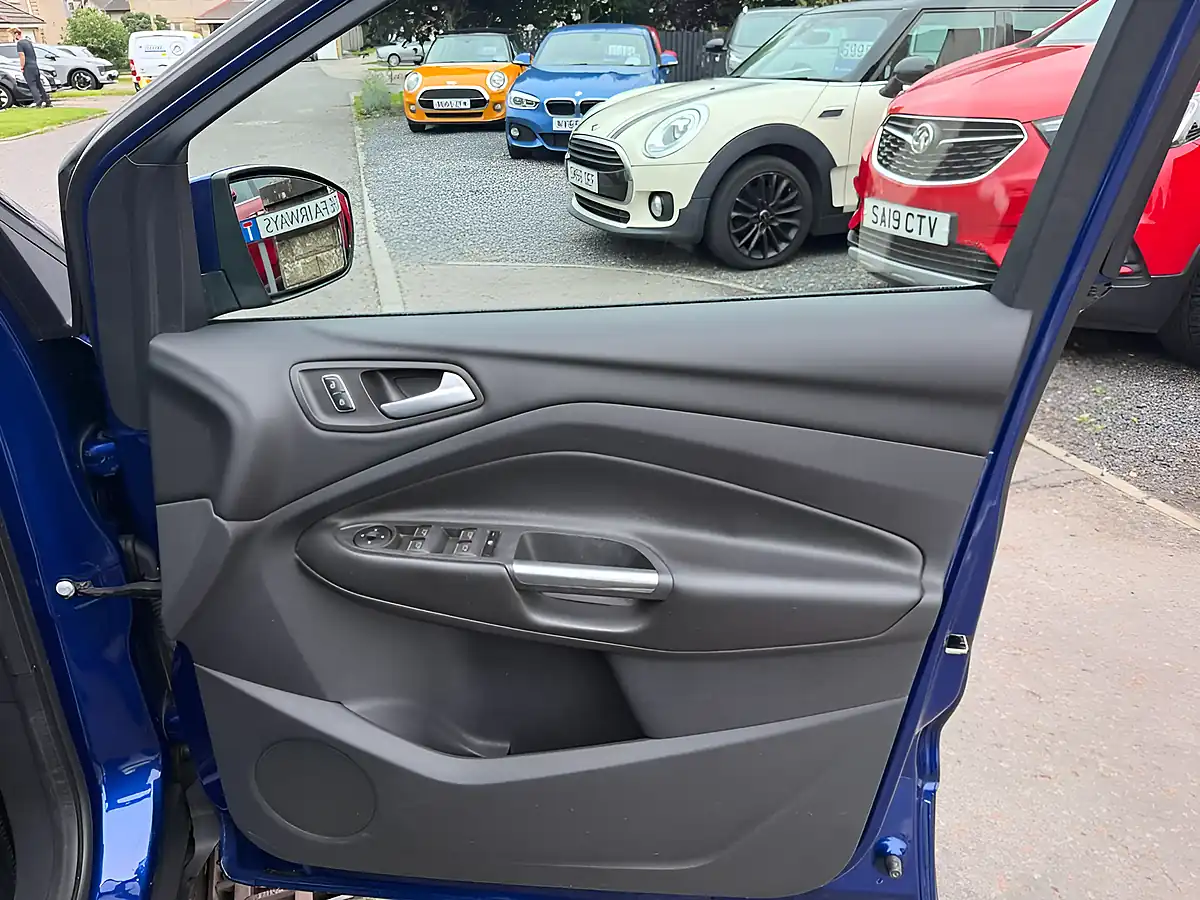 Used 2016 Ford Kuga Zetec Blue - Interior and Exterior details 12