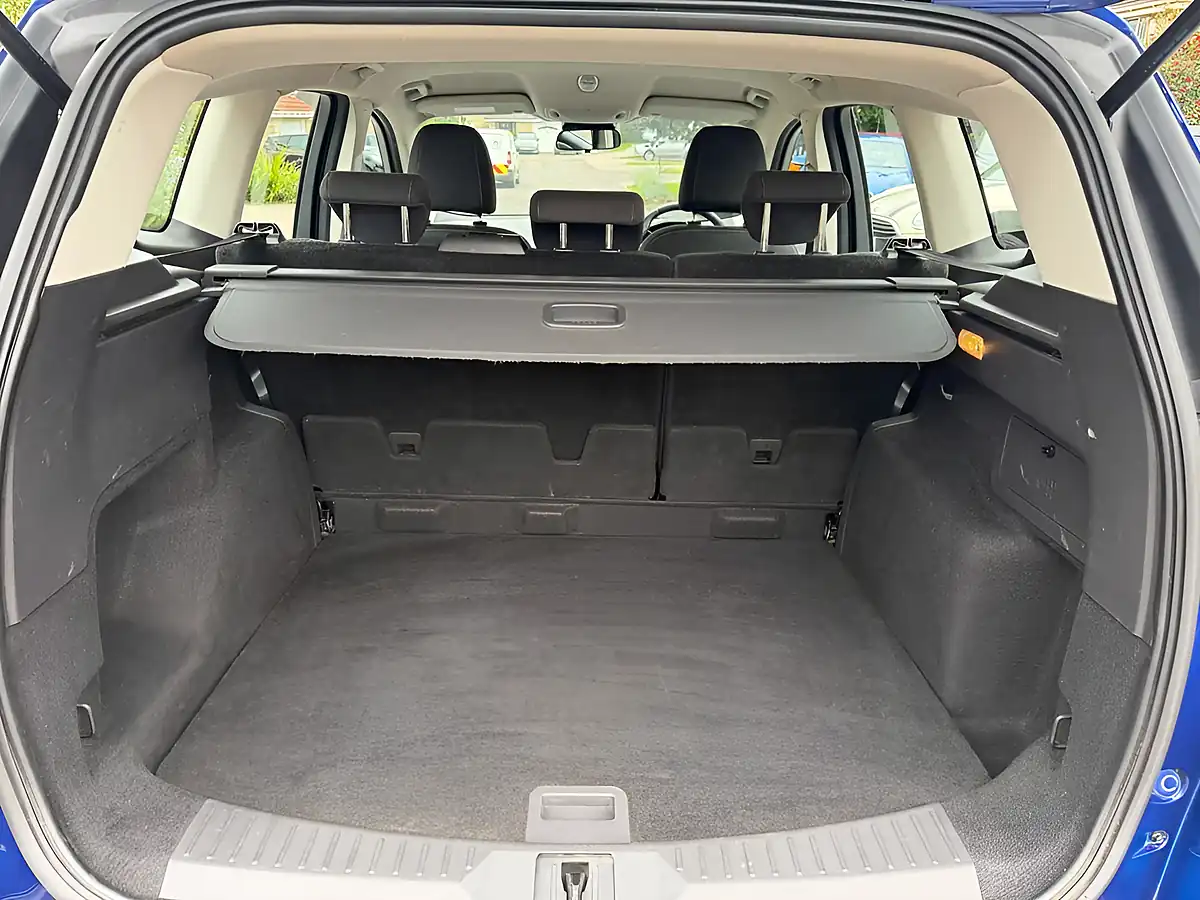 Used 2016 Ford Kuga Zetec Blue - Interior and Exterior details 16