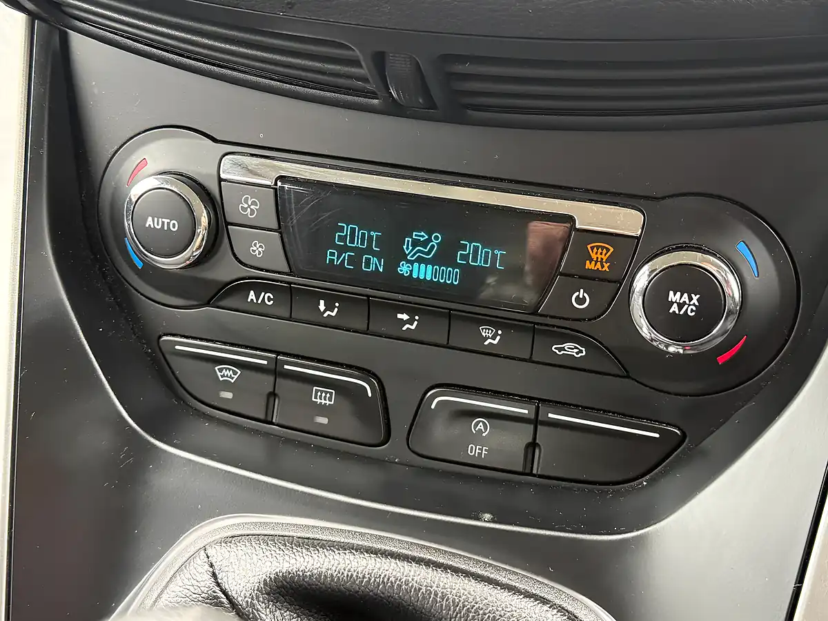 Used 2016 Ford Kuga Zetec Blue - Interior and Exterior details 13
