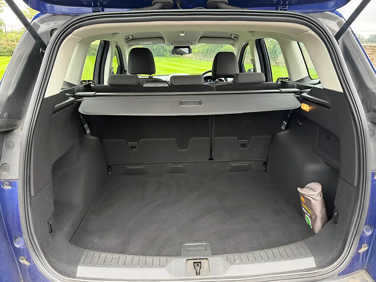 Used 2016 Ford Kuga Zetec Blue - Interior and Exterior details 15