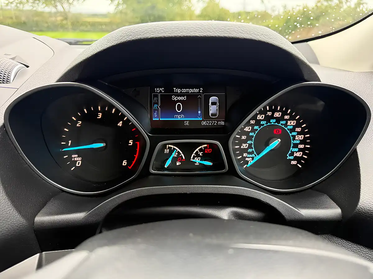 Used 2016 Ford Kuga Zetec Blue - Interior and Exterior details 17