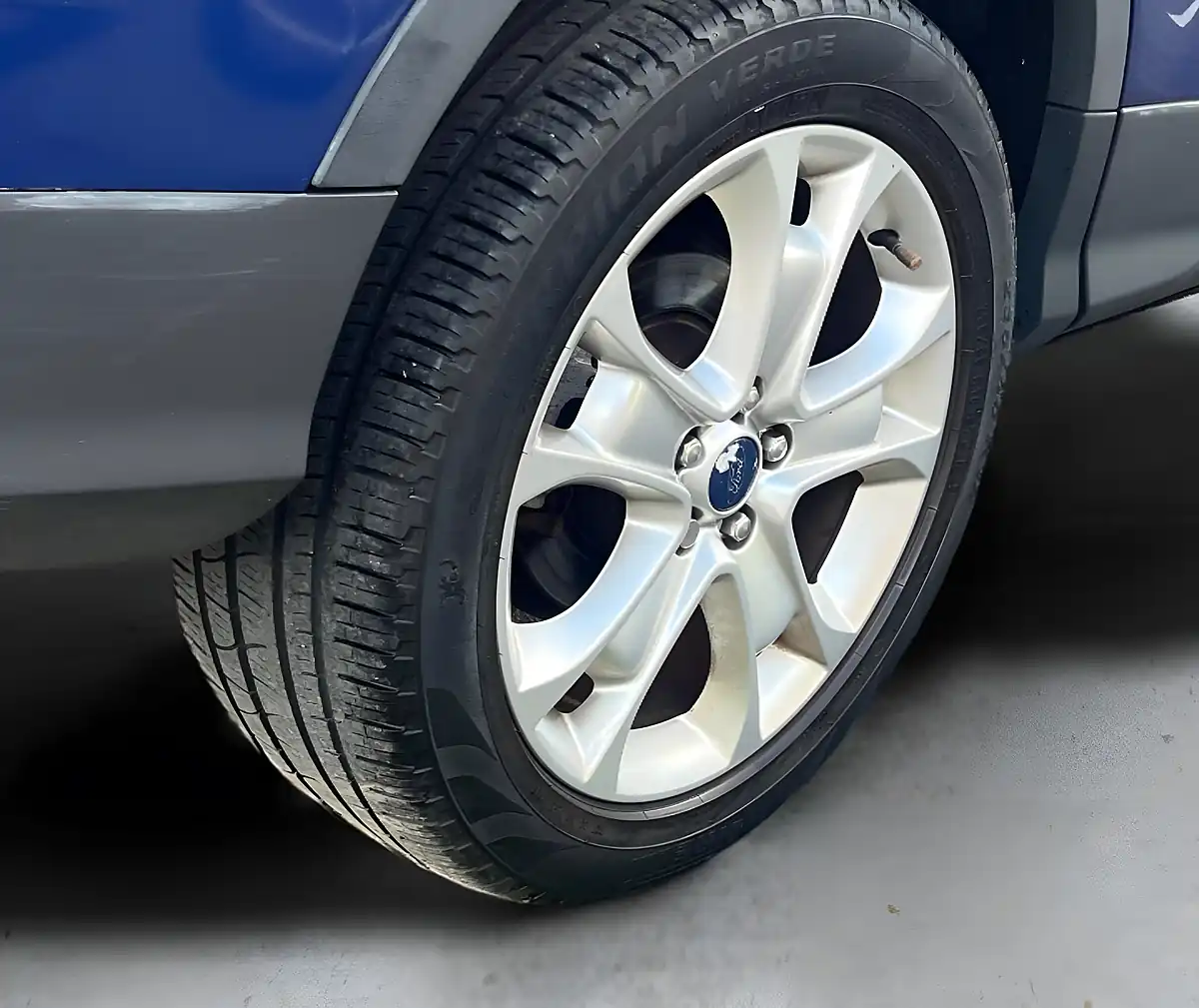 Used 2016 Ford Kuga Zetec Blue - Interior and Exterior details 16