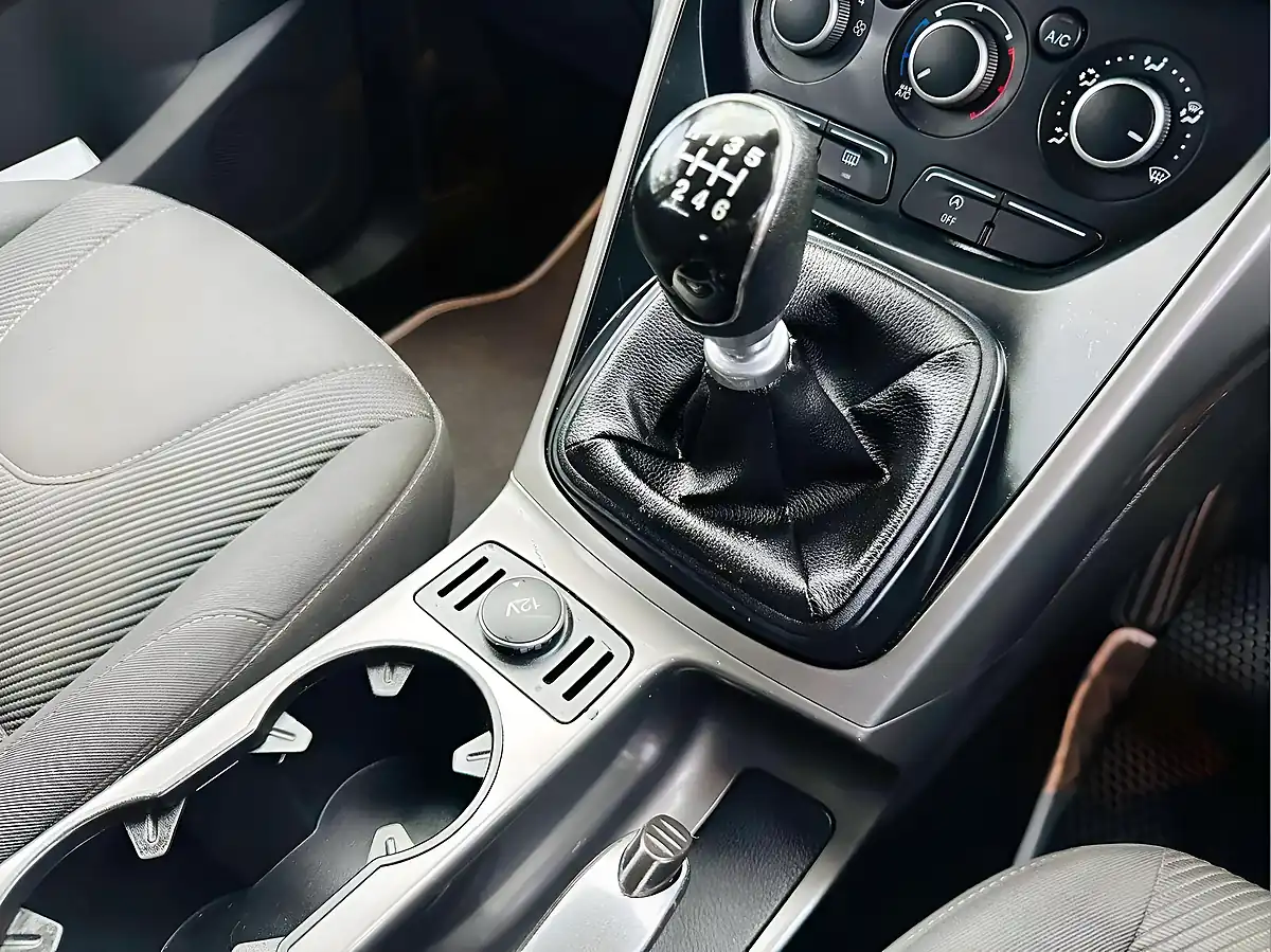 Used 2016 Ford Kuga Zetec Grey - Interior and Exterior details 11