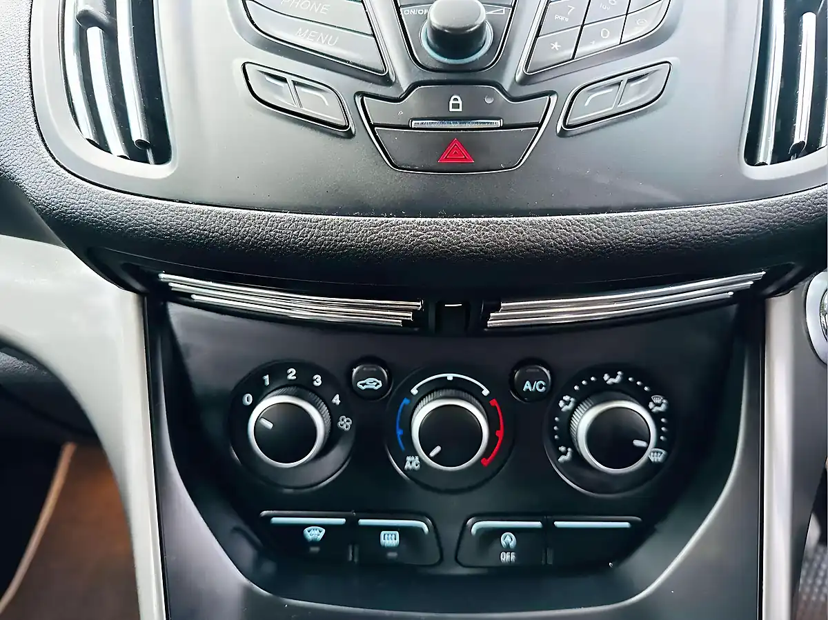 Used 2016 Ford Kuga Zetec Grey - Interior and Exterior details 16