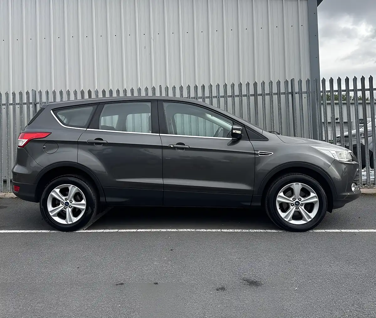 Used 2016 Ford Kuga Zetec Grey - Interior and Exterior details 7
