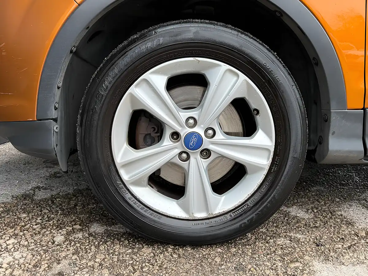 Used 2016 Ford Kuga Zetec Orange - Interior and Exterior details 10