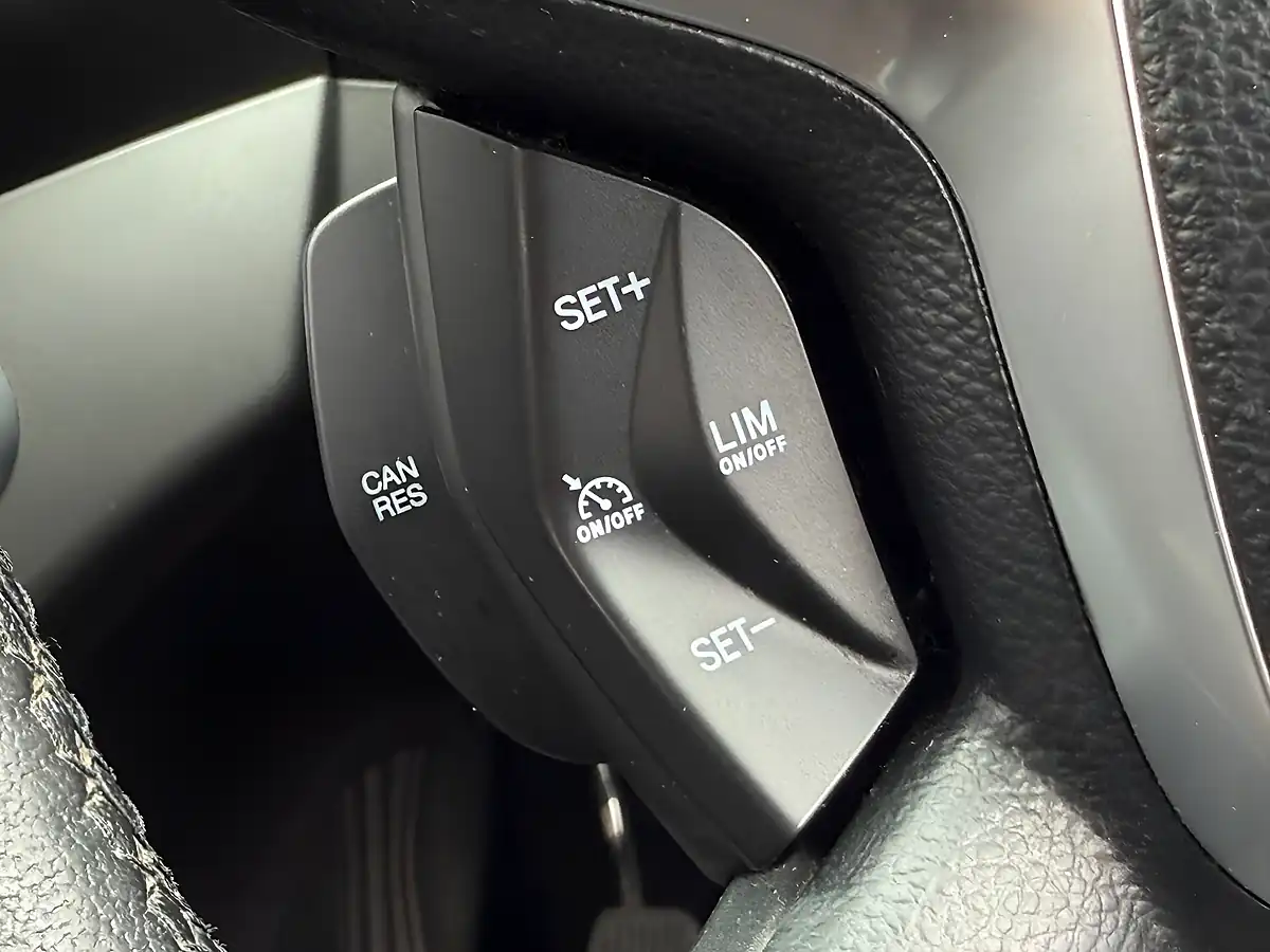 Used 2016 Ford Kuga Zetec Orange - Interior and Exterior details 14