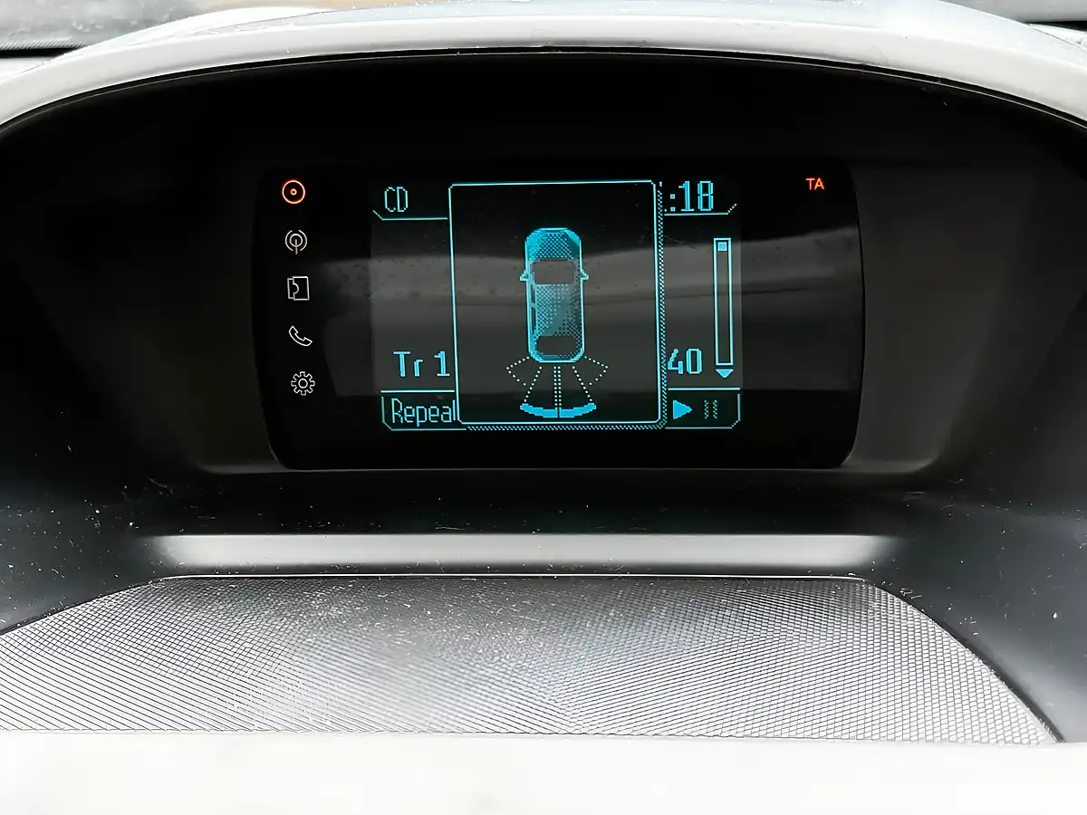 Used 2016 Ford Kuga Zetec Orange - Interior and Exterior details 18