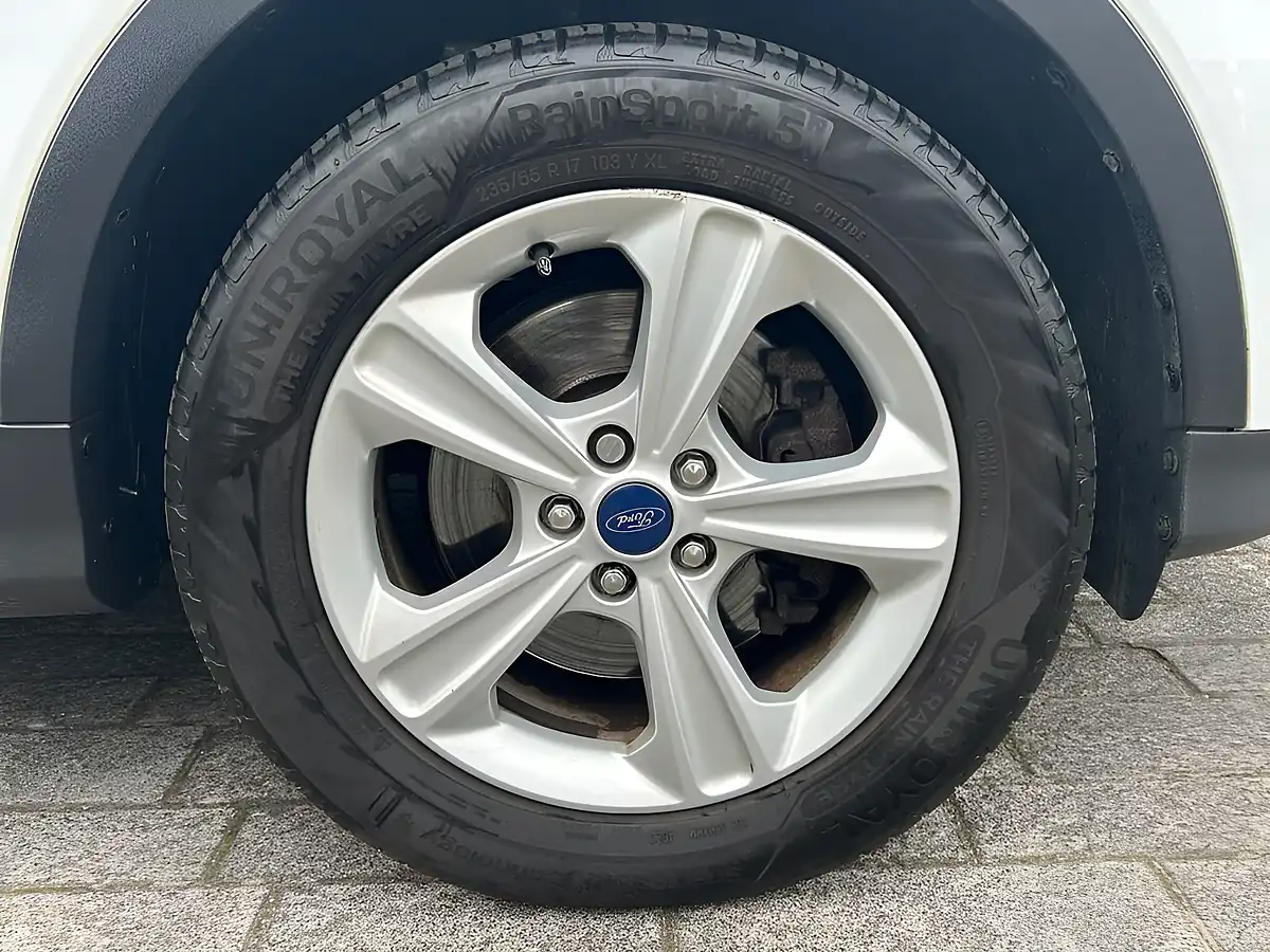 Used 2016 Ford Kuga Zetec White - Interior and Exterior details 4