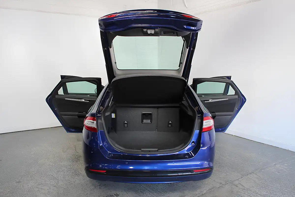 Used 2016 Ford Mondeo Titanium Blue - Interior and Exterior details 11