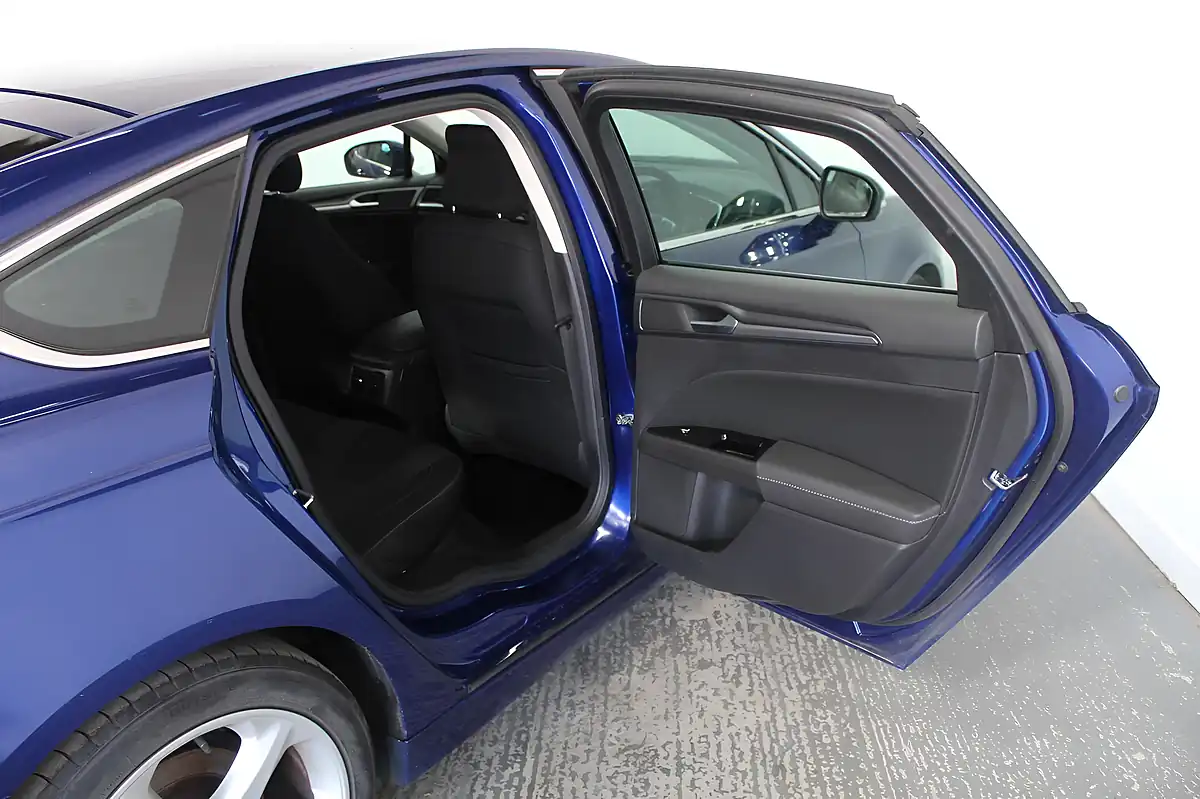 Used 2016 Ford Mondeo Titanium Blue - Interior and Exterior details 12