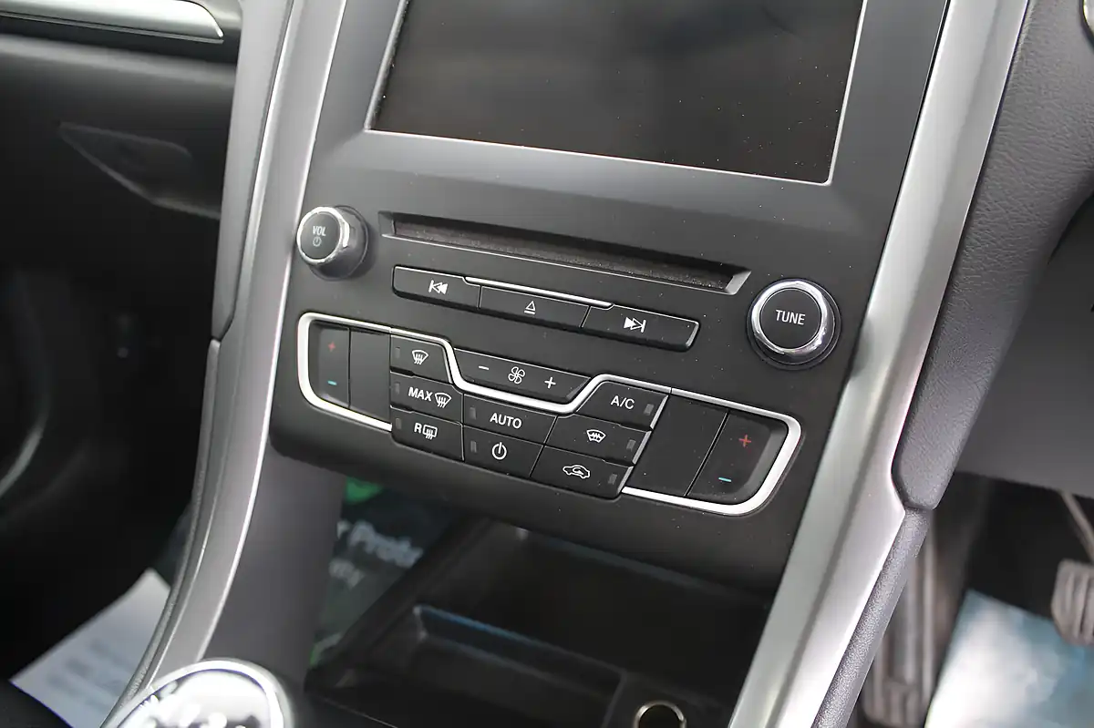 Used 2016 Ford Mondeo Titanium Blue - Interior and Exterior details 15