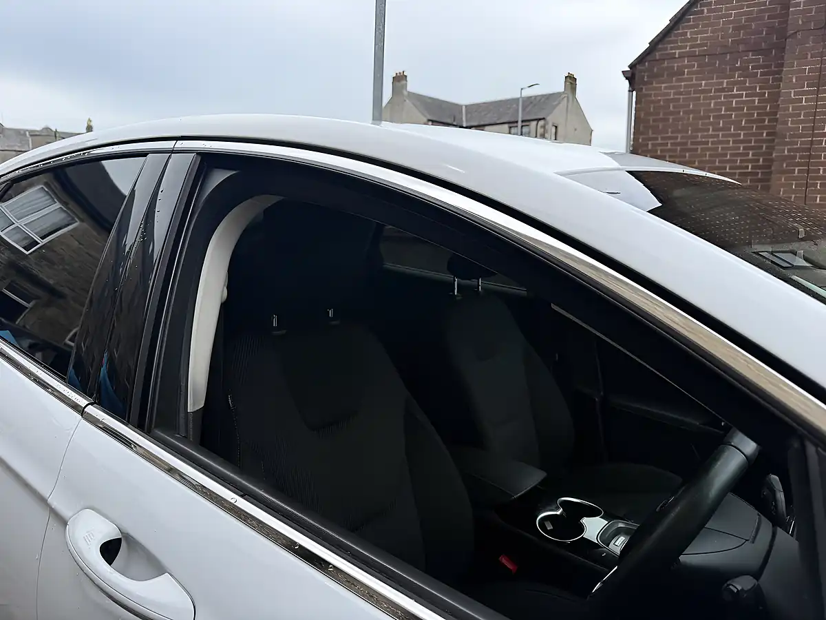Used 2016 Ford Mondeo Titanium White - Interior and Exterior details 13