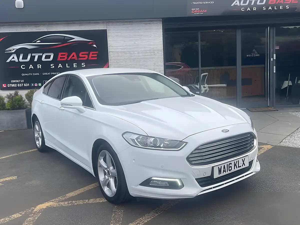 Used 2016 Ford Mondeo Titanium White - Front View