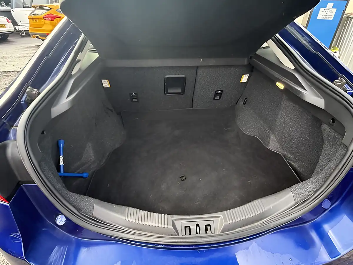 Used 2016 Ford Mondeo Zetec Blue - Interior and Exterior details 13