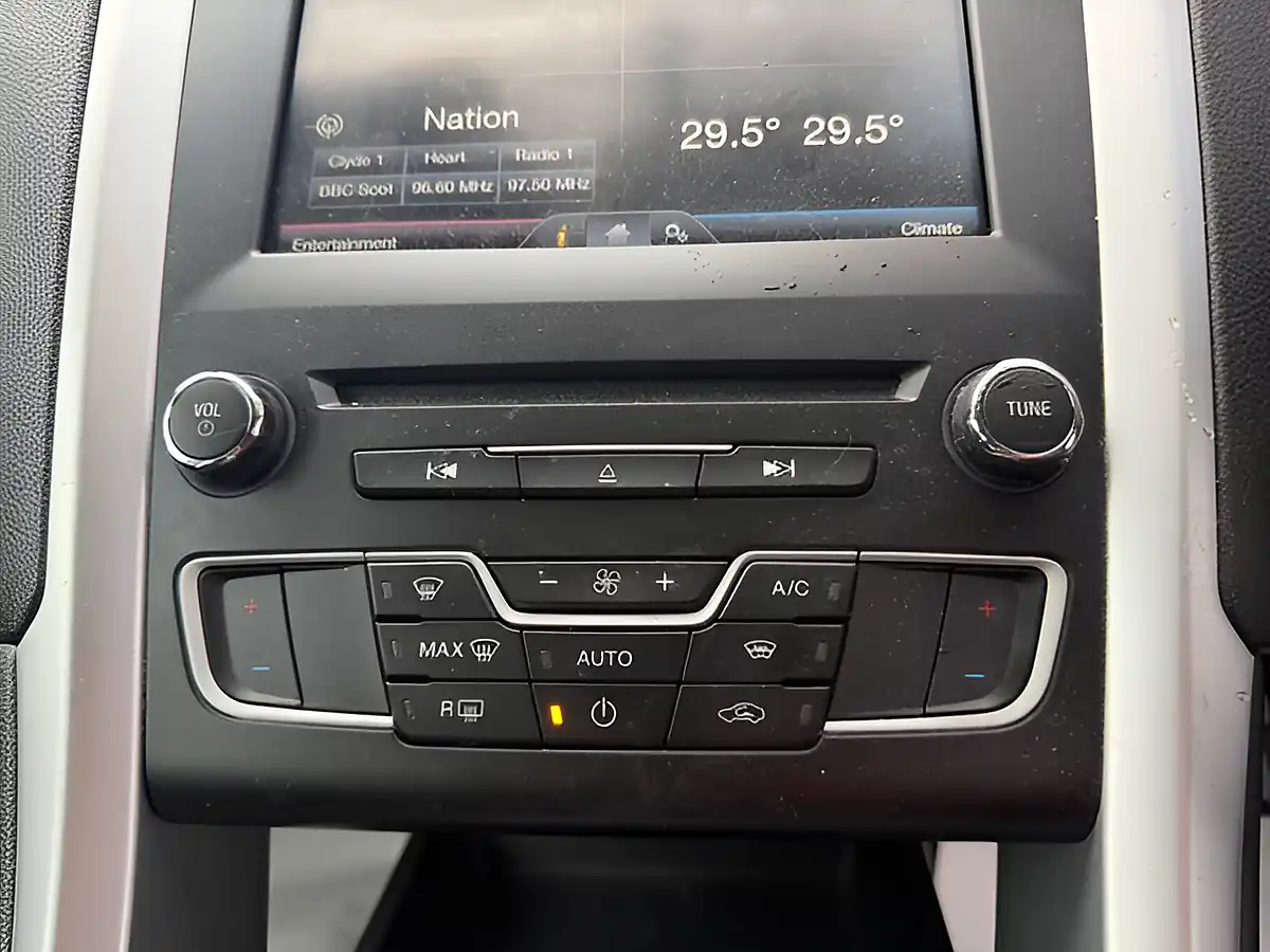 Used 2016 Ford Mondeo Zetec Blue - Interior and Exterior details 17