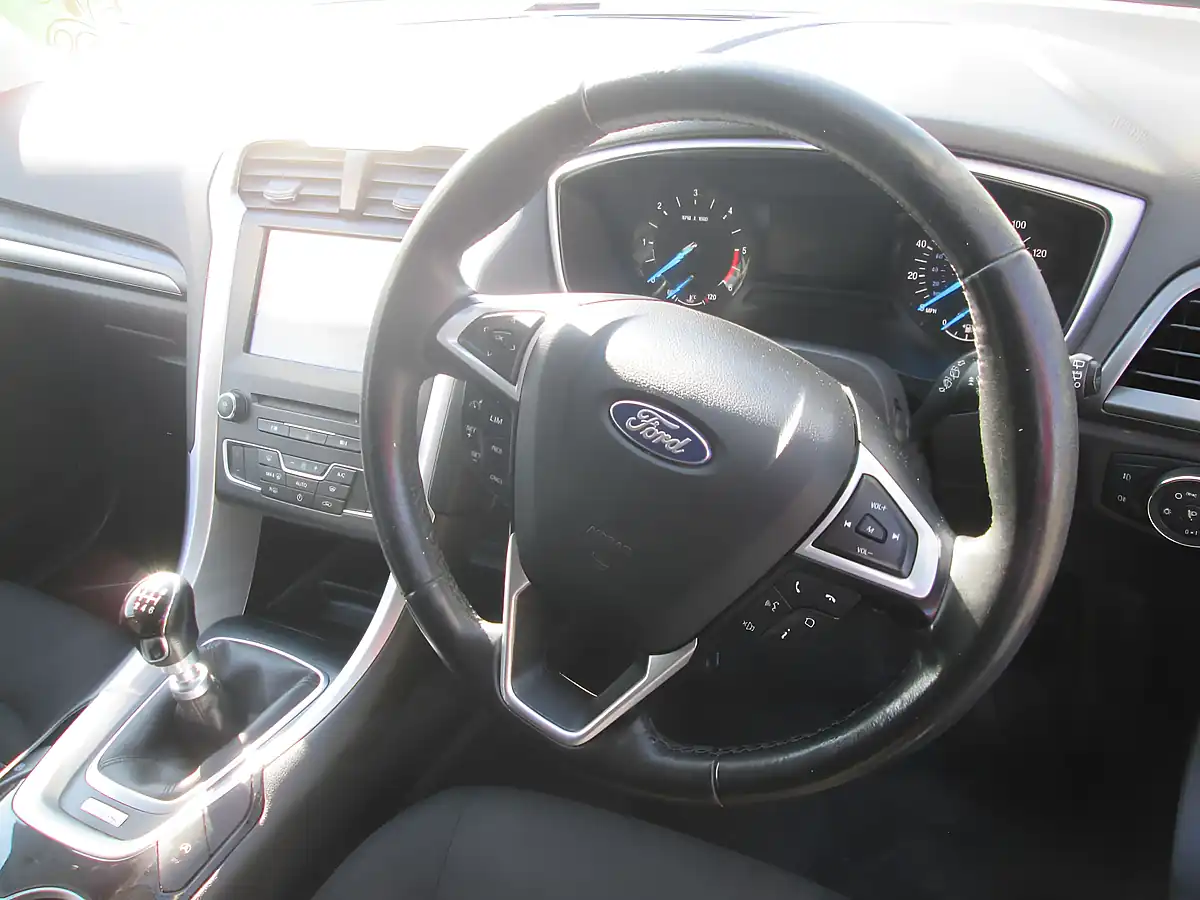 Used 2016 Ford Mondeo Zetec Blue - Interior and Exterior details 6