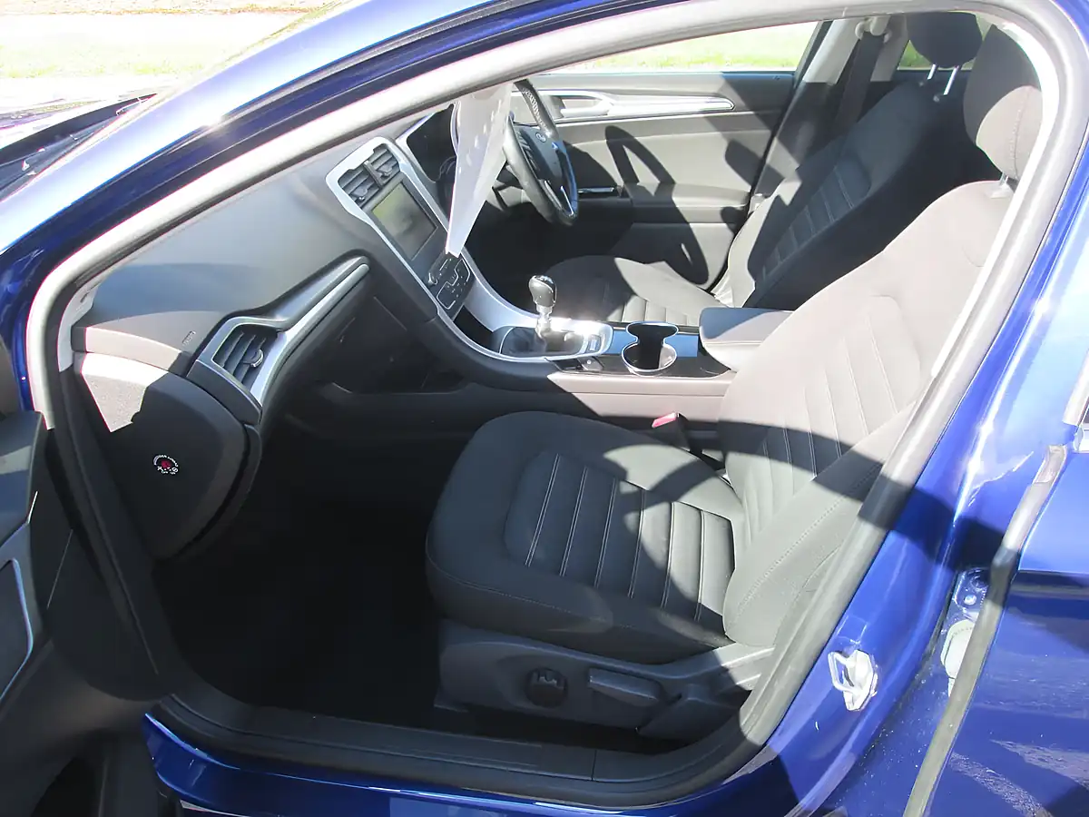 Used 2016 Ford Mondeo Zetec Blue - Interior and Exterior details 7