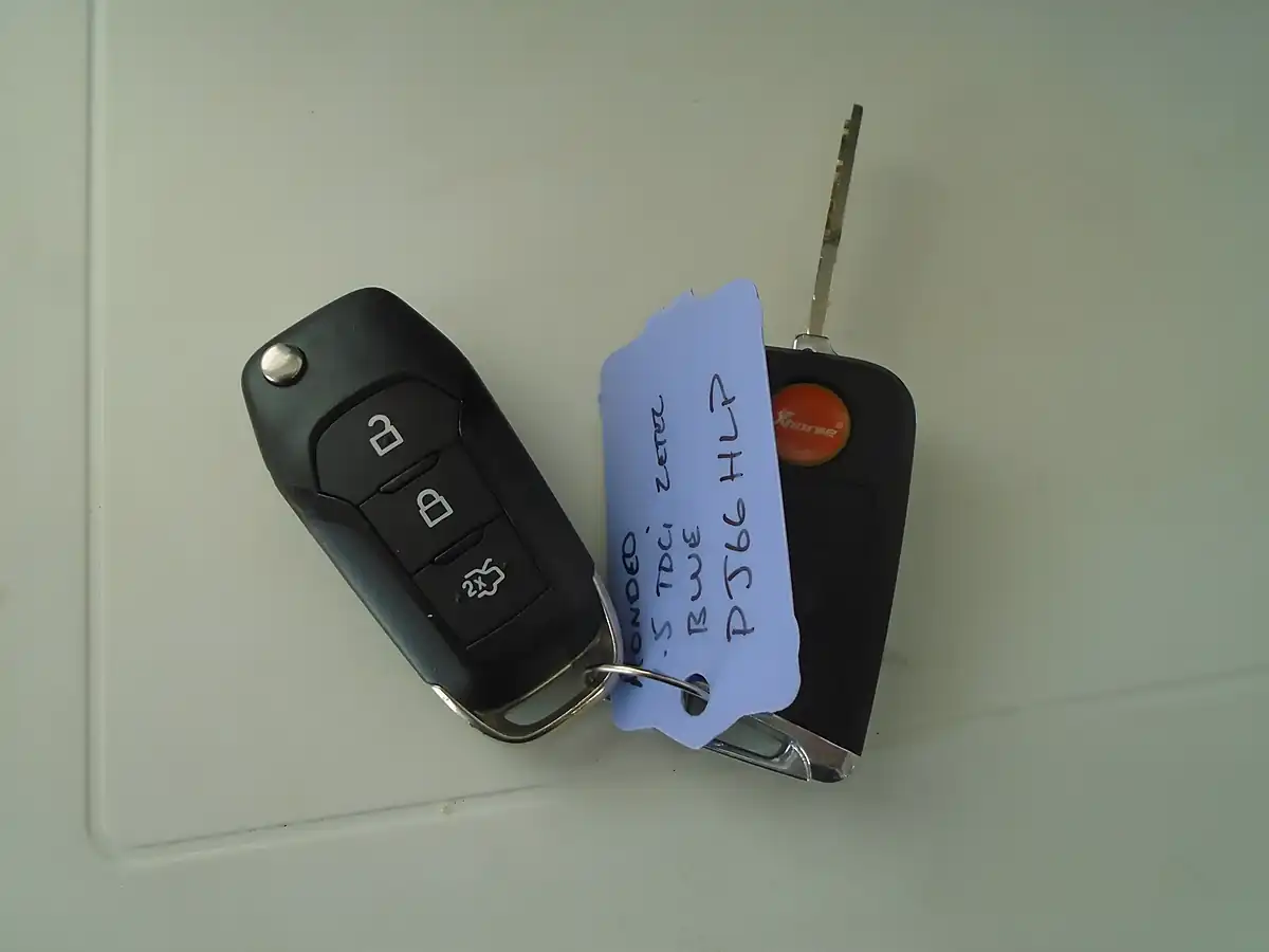 Used 2016 Ford Mondeo Zetec Blue - Interior and Exterior details 17