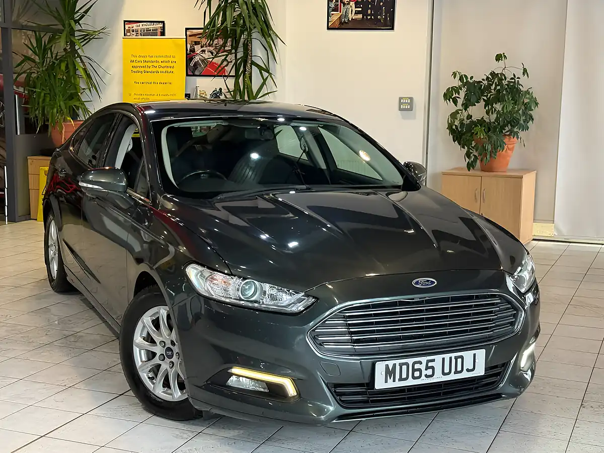 Used 2016 Ford Mondeo Zetec Green - Front View