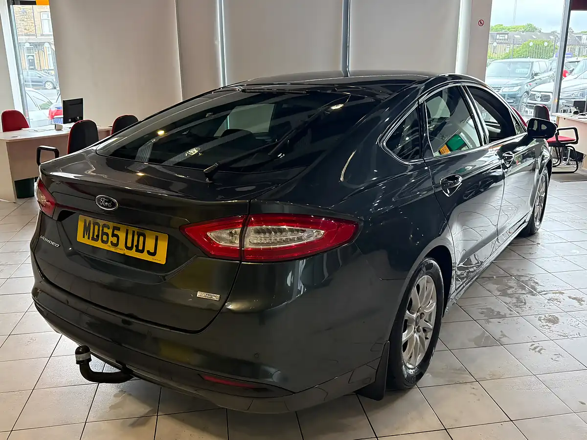 Used 2016 Ford Mondeo Zetec Green - Interior and Exterior details 10