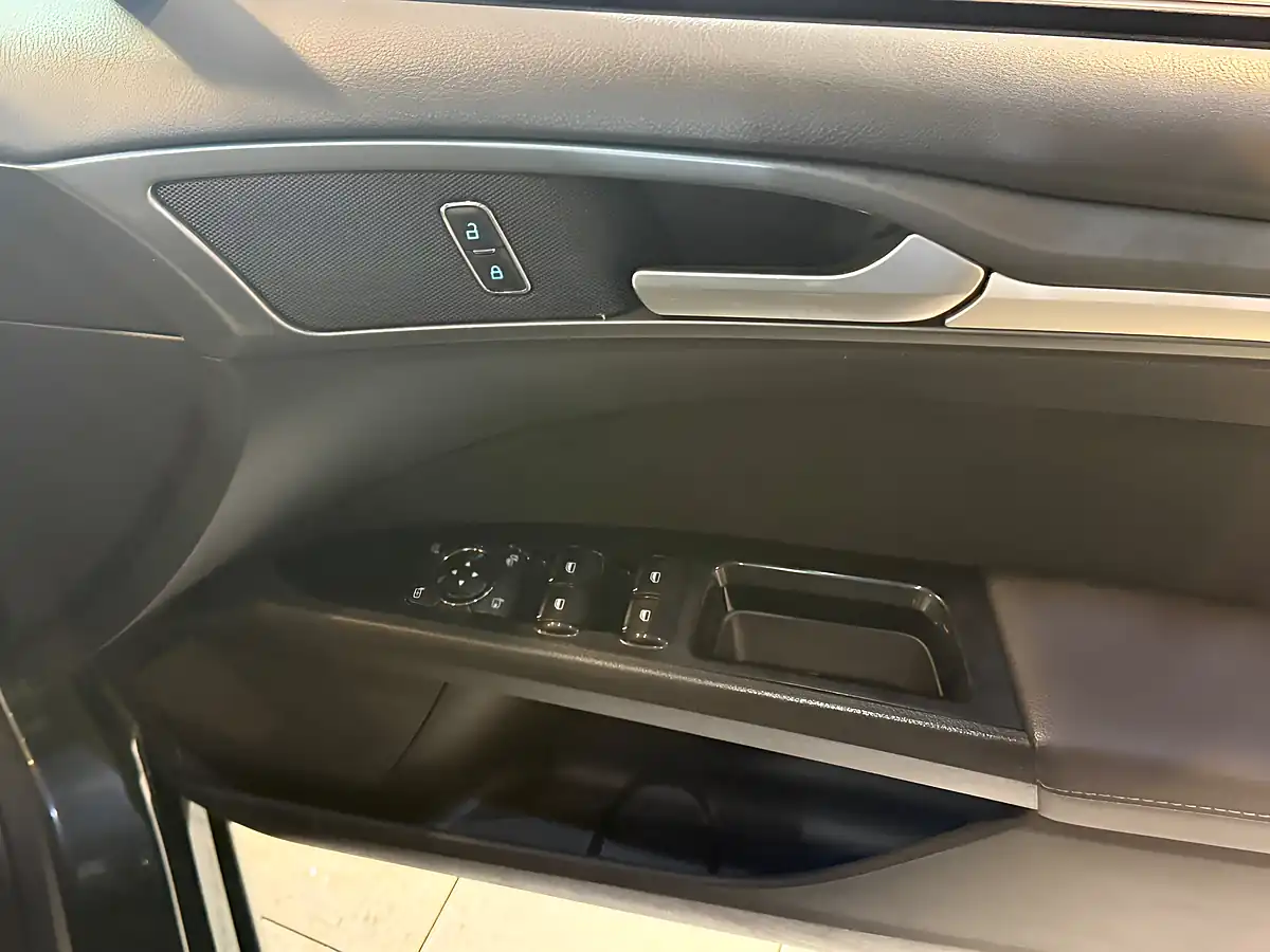 Used 2016 Ford Mondeo Zetec Green - Interior and Exterior details 16