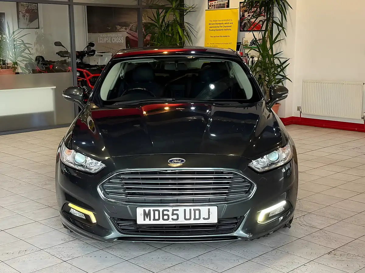 Used 2016 Ford Mondeo Zetec Green - Interior and Exterior details 3
