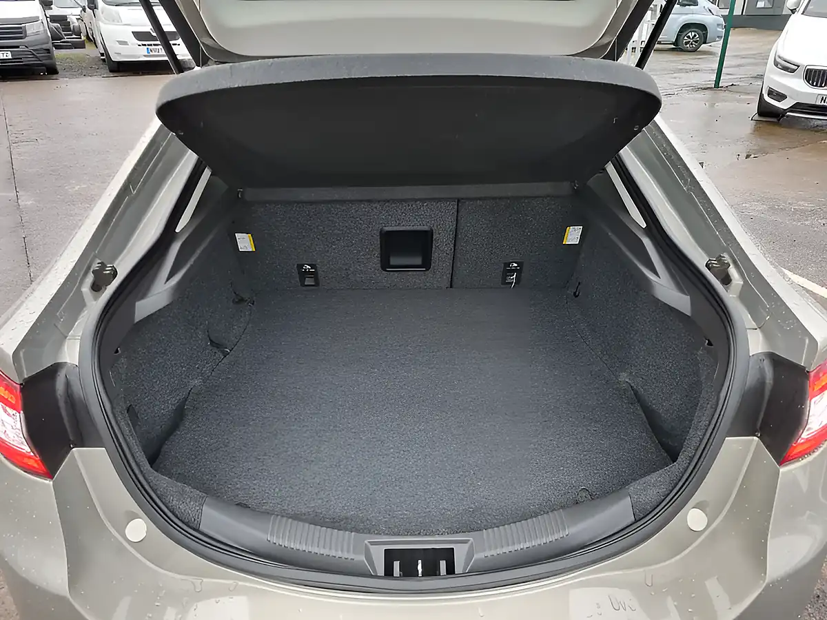 Used 2016 Ford Mondeo Zetec Oyster Silver Metallic - Interior and Exterior details 10