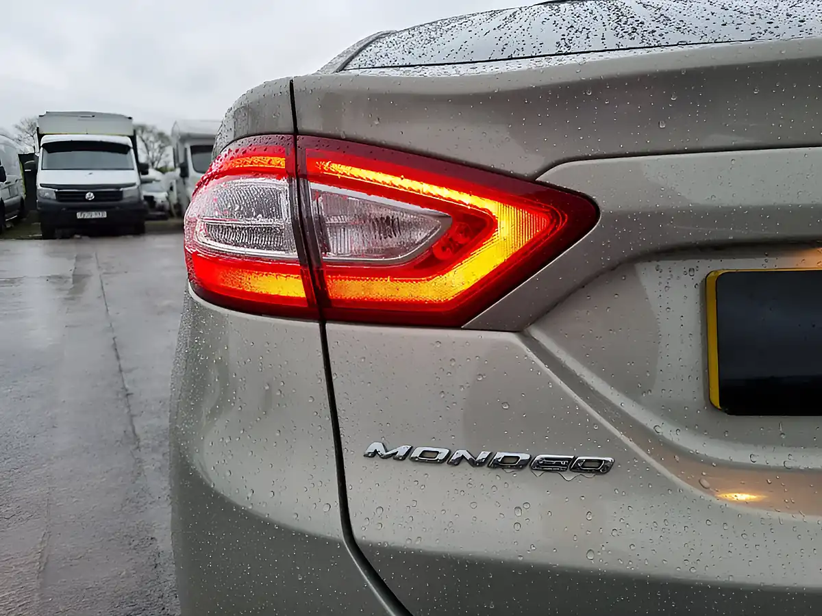 Used 2016 Ford Mondeo Zetec Oyster Silver Metallic - Interior and Exterior details 12