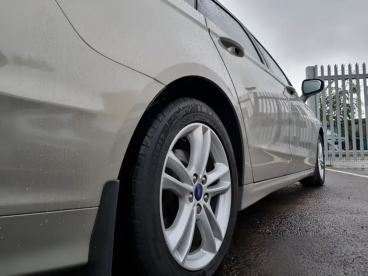 Used 2016 Ford Mondeo Zetec Oyster Silver Metallic - Interior and Exterior details 13