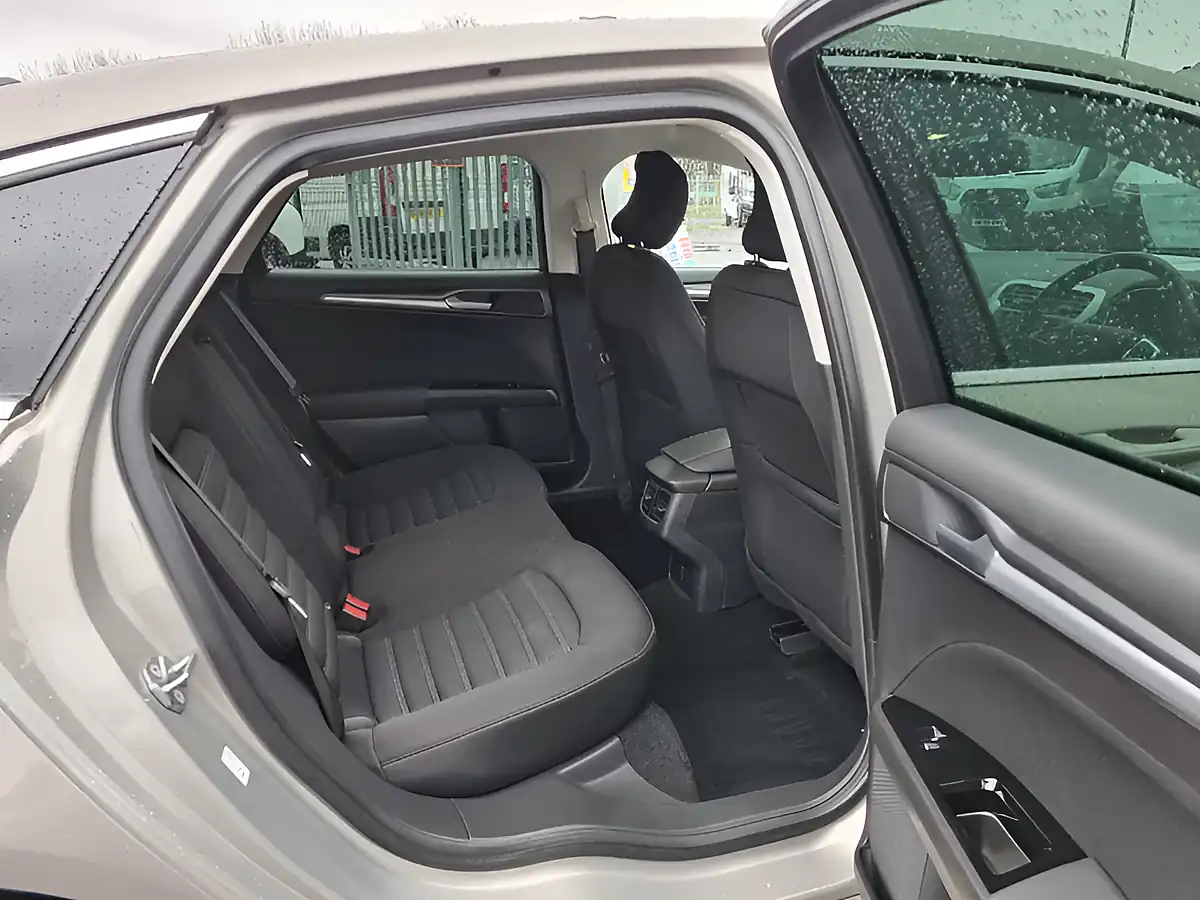 Used 2016 Ford Mondeo Zetec Oyster Silver Metallic - Interior and Exterior details 14