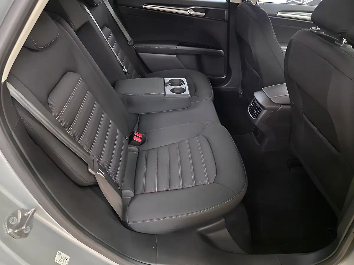Used 2016 Ford Mondeo Zetec Silver - Interior and Exterior details 11