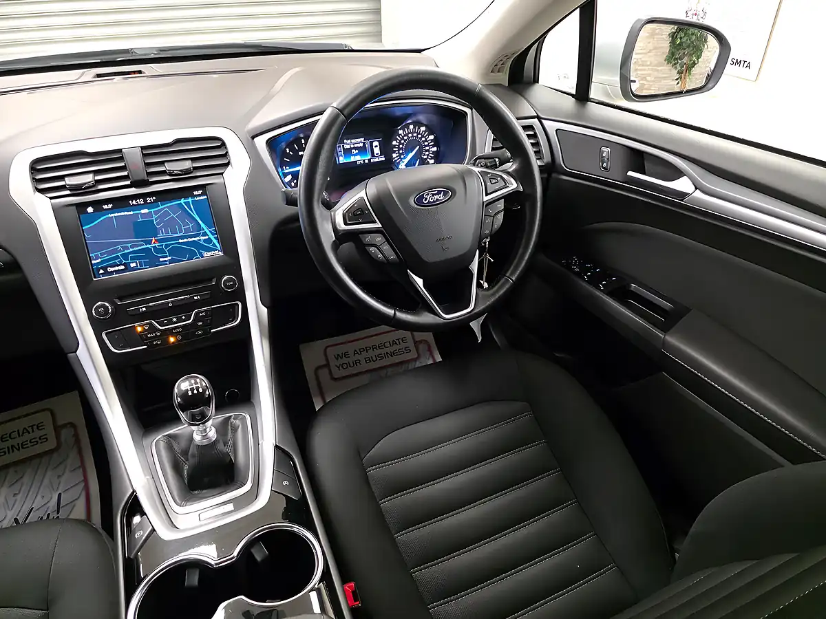 Used 2016 Ford Mondeo Zetec Silver - Interior and Exterior details 12