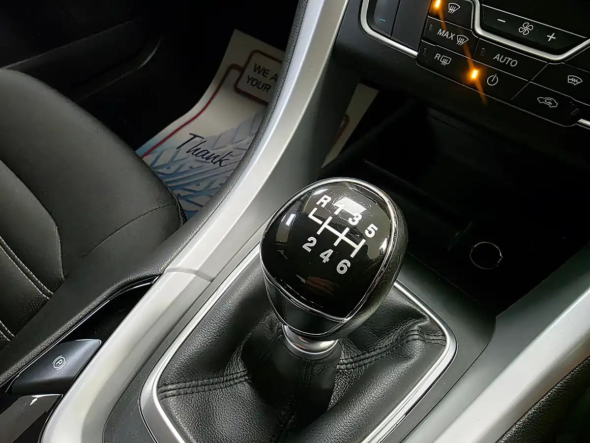 Used 2016 Ford Mondeo Zetec Silver - Interior and Exterior details 8