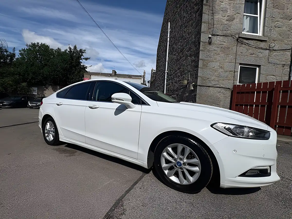 Used 2016 Ford Mondeo Zetec White - Front View