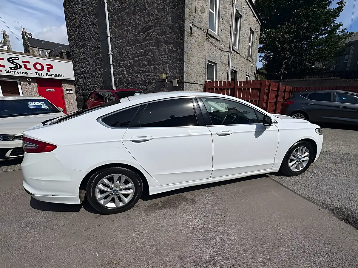 Used 2016 Ford Mondeo Zetec White - Interior and Exterior details 3