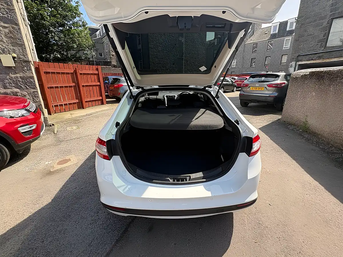 Used 2016 Ford Mondeo Zetec White - Interior and Exterior details 8