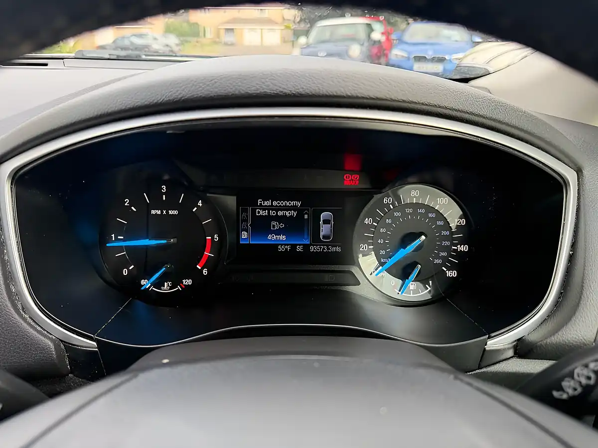 Used 2016 Ford Mondeo Zetec White - Interior and Exterior details 9