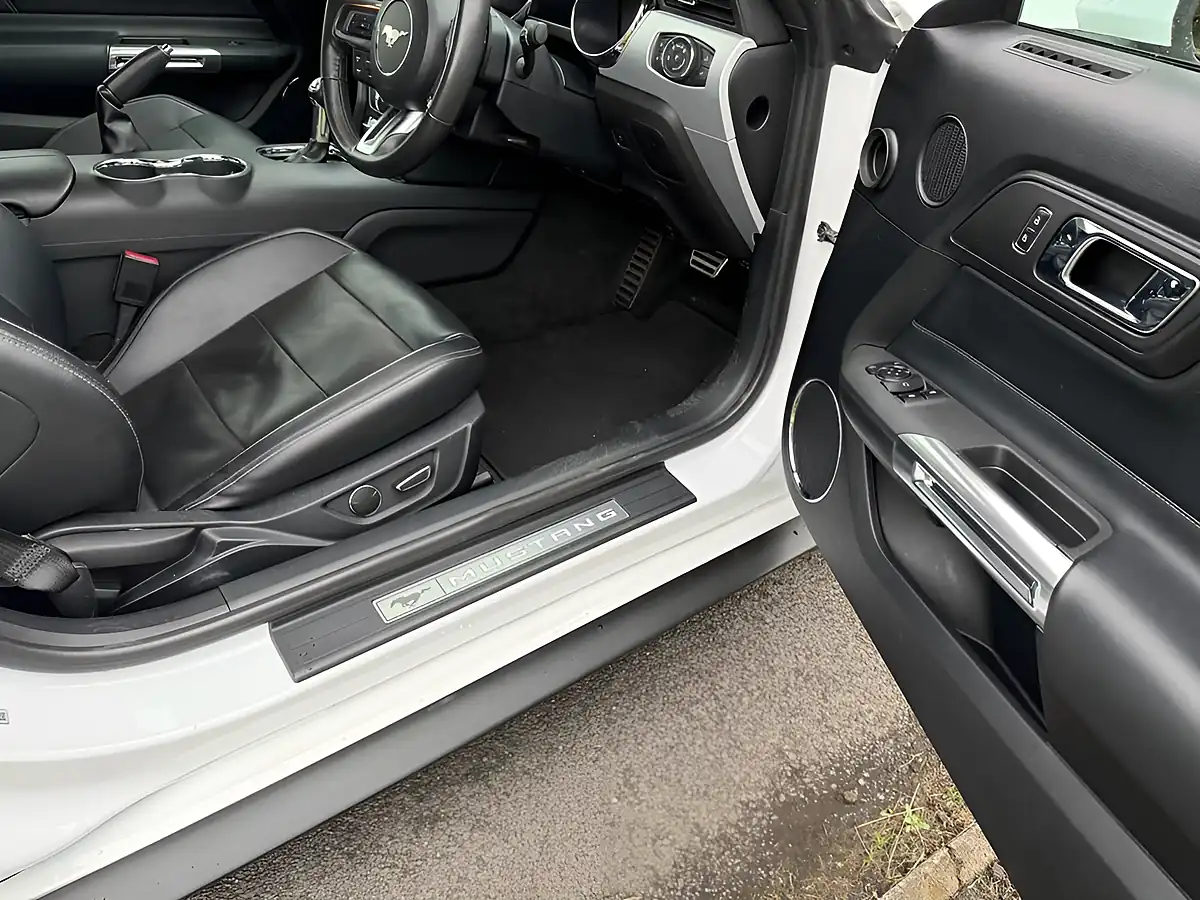 Used 2016 Ford Mustang GT Fastback White - Interior and Exterior details 11
