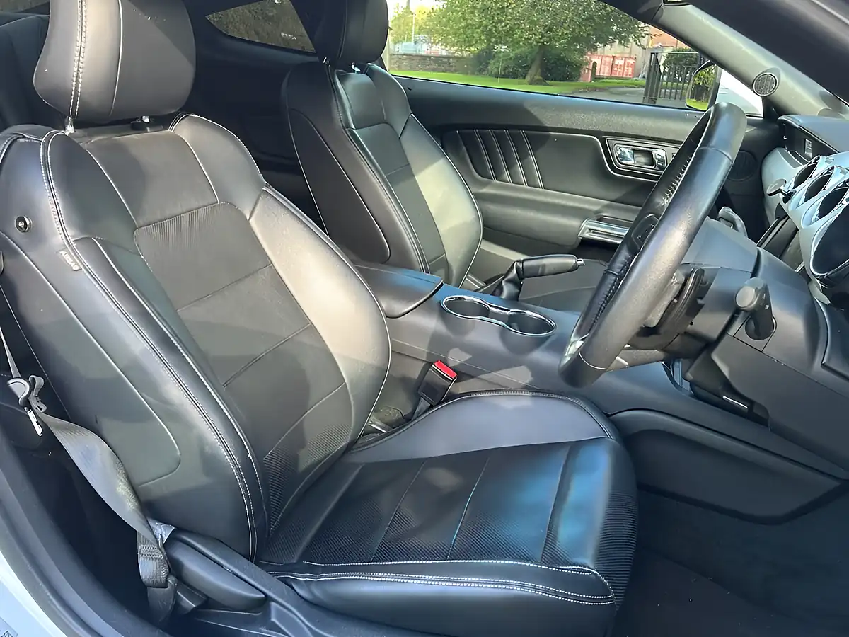 Used 2016 Ford Mustang GT Fastback White - Interior and Exterior details 9
