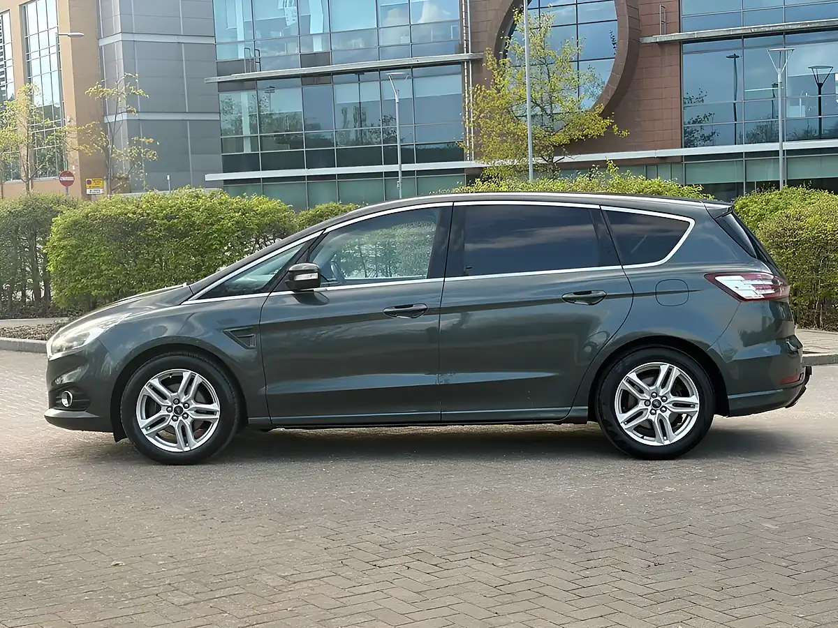 Used 2016 Ford S-Max Green - Interior and Exterior details 8
