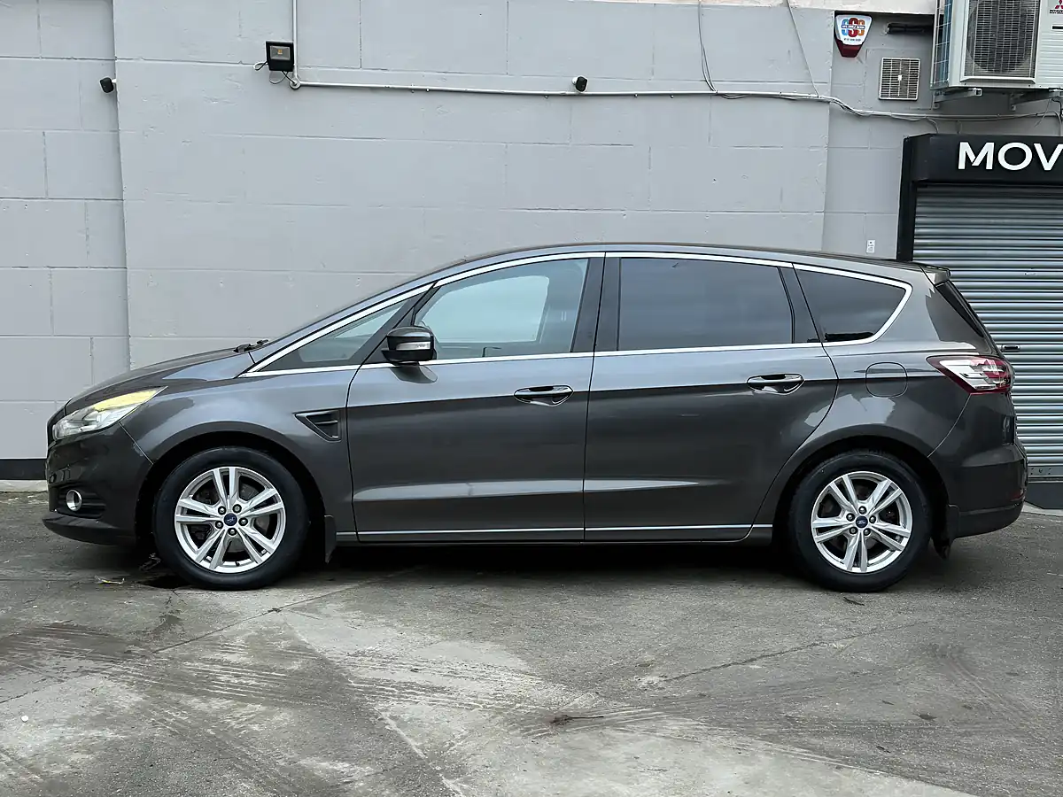 Used 2016 Ford S-Max Titanium Grey - Interior and Exterior details 6