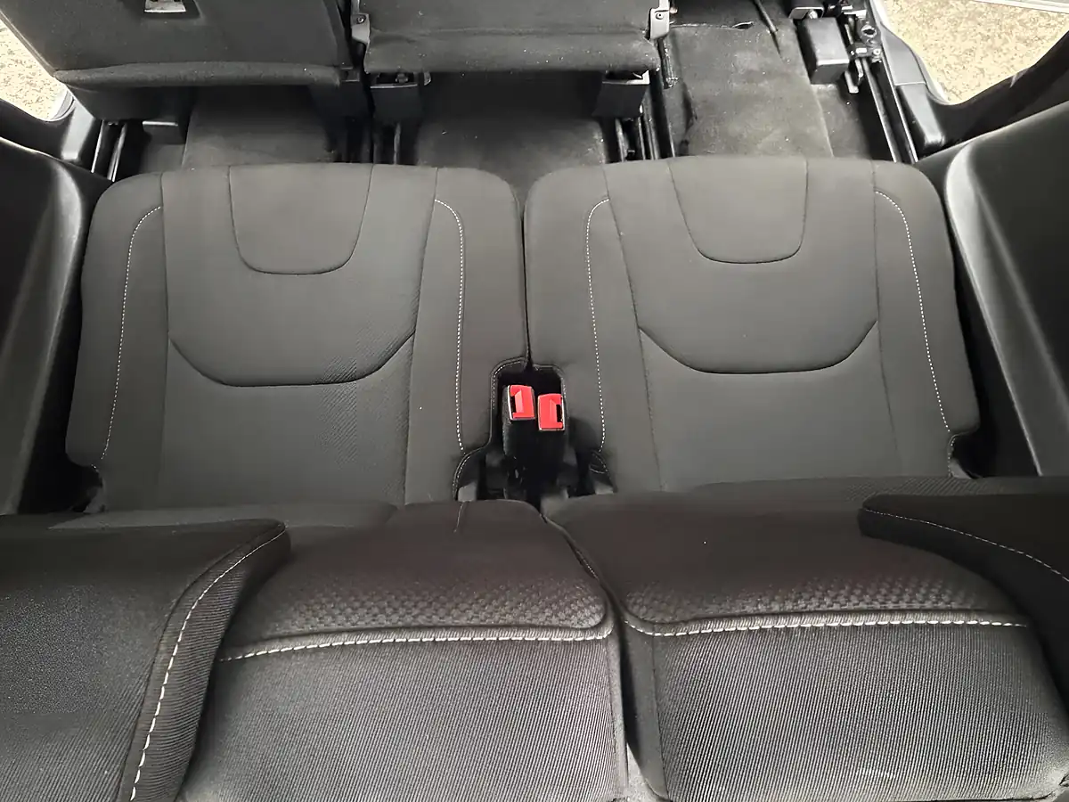 Used 2016 Ford S-Max Titanium Silver - Interior and Exterior details 19