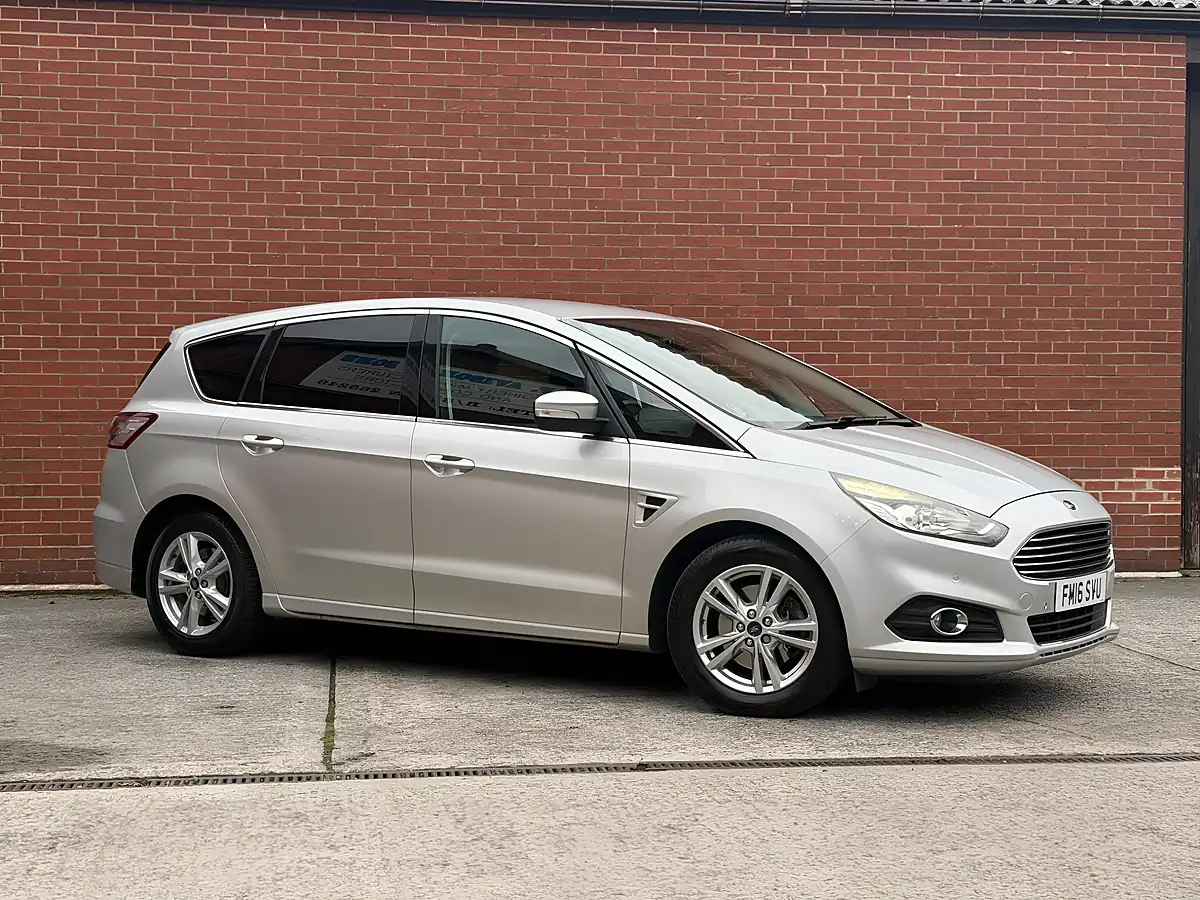 Used 2016 Ford S-Max Titanium Silver - Interior and Exterior details 4
