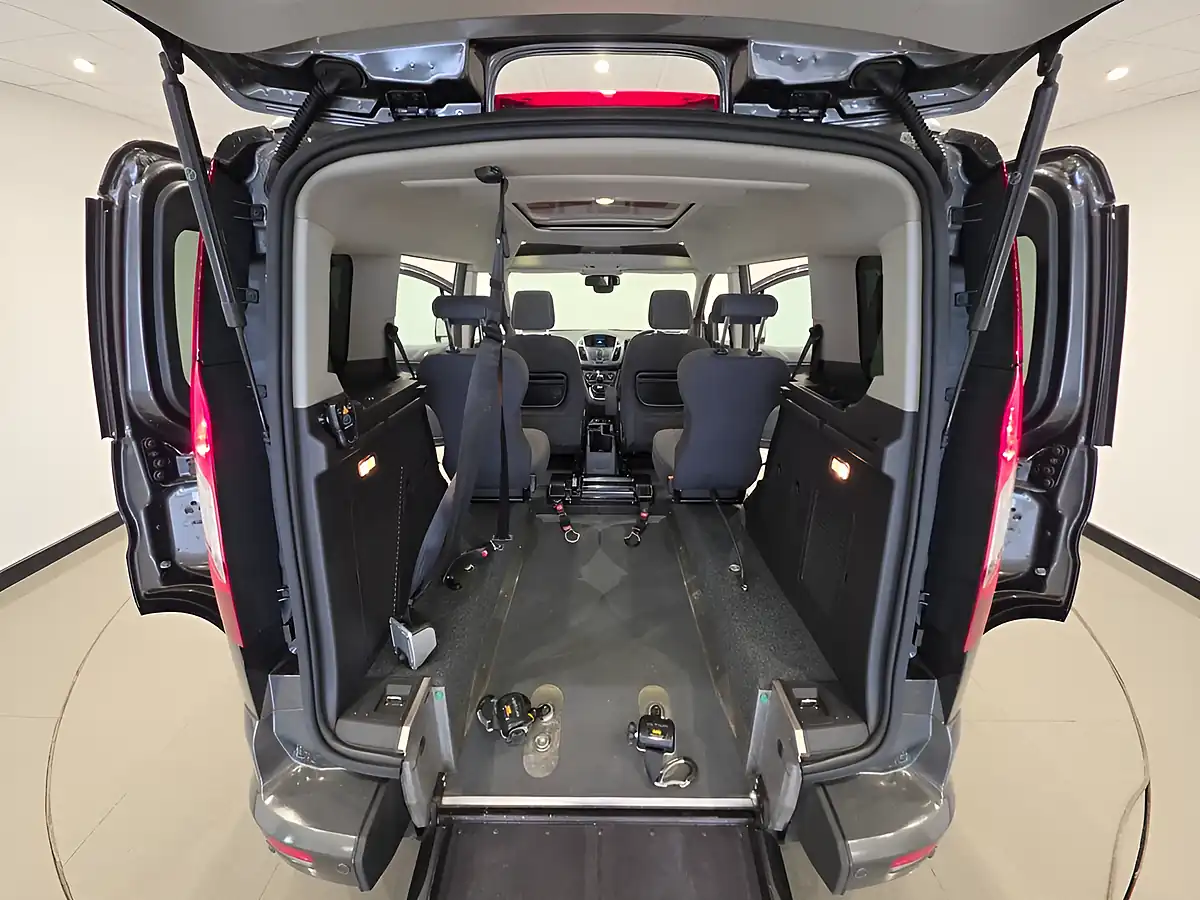 Used 2016 Ford Tourneo Connect Titanium Grey - Interior and Exterior details 4