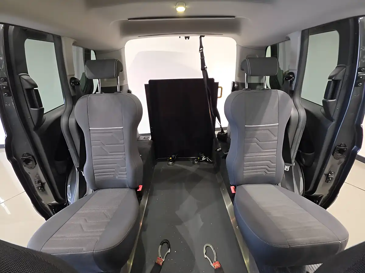 Used 2016 Ford Tourneo Connect Titanium Grey - Interior and Exterior details 9